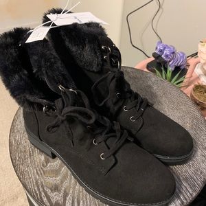 Black combat boots with fur